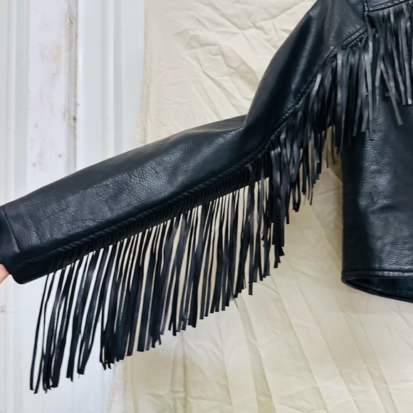 Black leather like fringed crop jacket - Picture 4 of 4